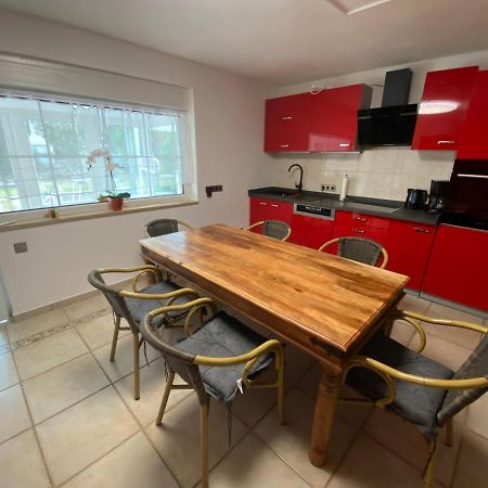 Stilvolles Ferienhaus Mit Garten Fuer 6 Personen 디폴디스발드 외부 사진